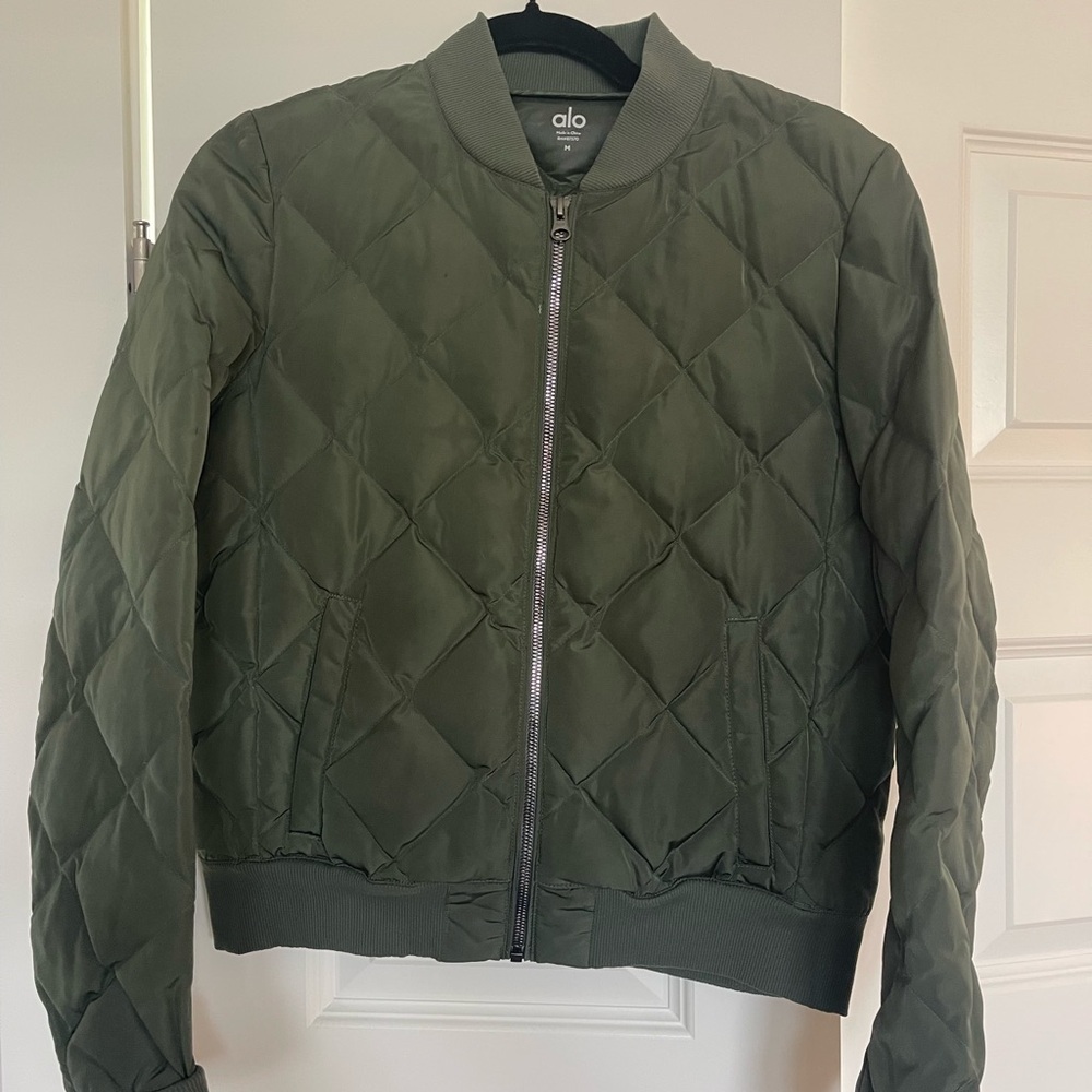 ALO Yoga Women’s Olive Quilted Bomber Jacket